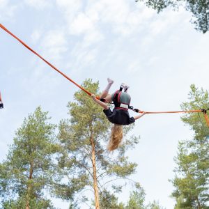 Benjitrampoliinihyppely